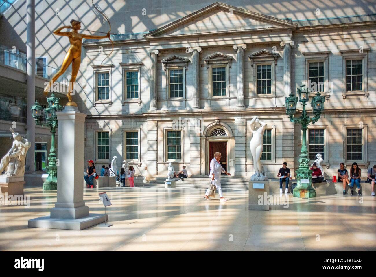 Courtyard of the American Wing, Metropolitan Museum of Art MET, Manhattan, New York City, USA, North America. Sculptures of The Charles Engelhard Cour Stock Photo
