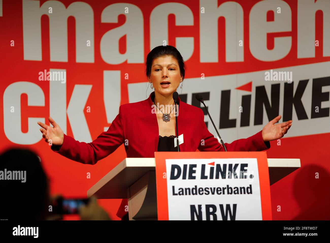 DEU, Deutschland, Essen, 02.02.2013: Sahra Wagenknecht, stellvertretende Bundesvorsitzende der Partei DIE LINKE und Bundestagsabgeordnete, stellt sich Stock Photo