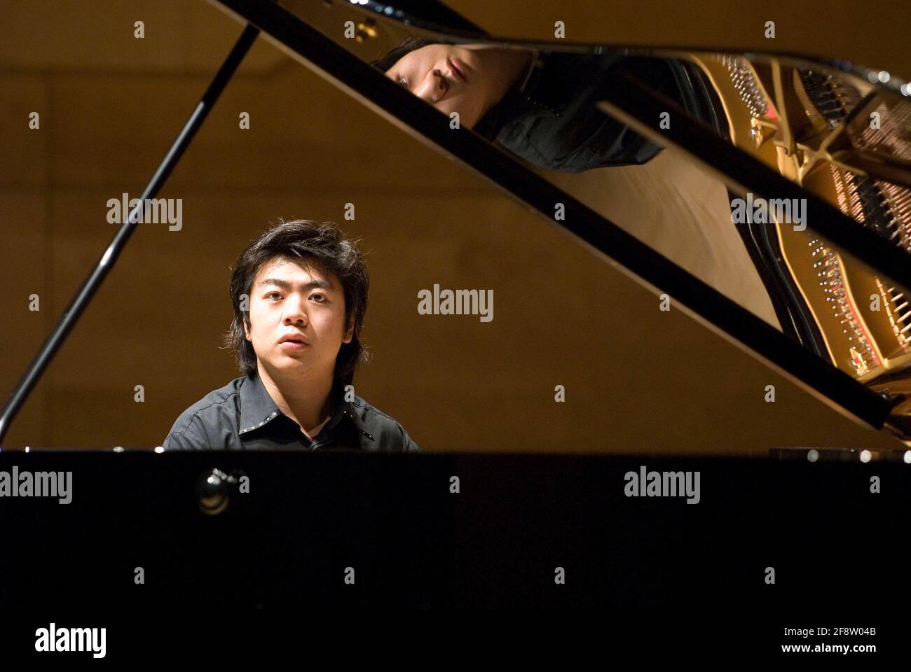 DEU, Deutschland, Ruhrgebiet, Essen, 10.02.2006: Der Pianist Lang Lang bei der Probe vor seinem Konzert in der Philharmonie Essen. [(c) Michael Kneffe Stock Photo