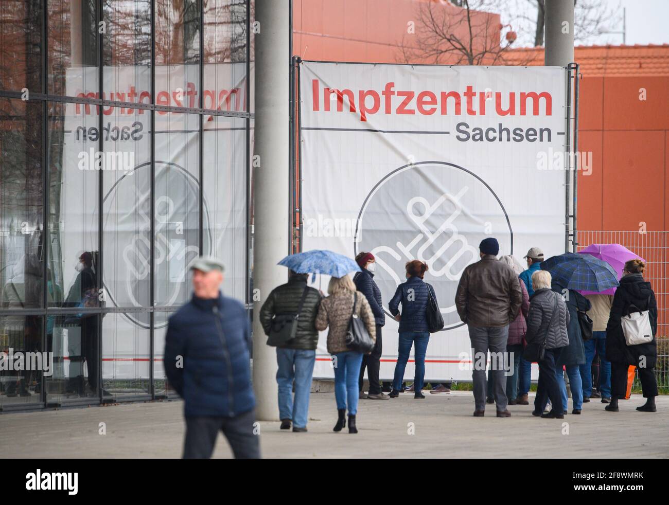 Dresden, Germany. 15th Apr, 2021. People wait in front of the Vaccination Center Saxony at the Dresden Fair. In Saxony, almost 39,000 people have been vaccinated against the coronavirus in one day, a new daily record. On Wednesday, 19,967 people had received the vaccination in a vaccination center and 19,030 in doctors' offices. This means that 996,158 vaccinations have been administered in Saxony since the end of December - 707,756 first vaccinations and 288,402 second vaccinations. Credit: Robert Michael/dpa-Zentralbild/dpa/Alamy Live News Stock Photo