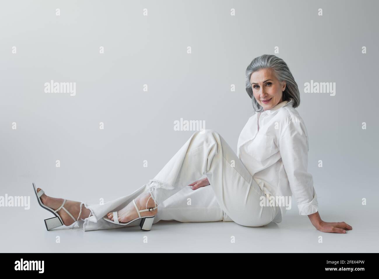 Grey haired mature woman looking hi-res stock photography and images ...