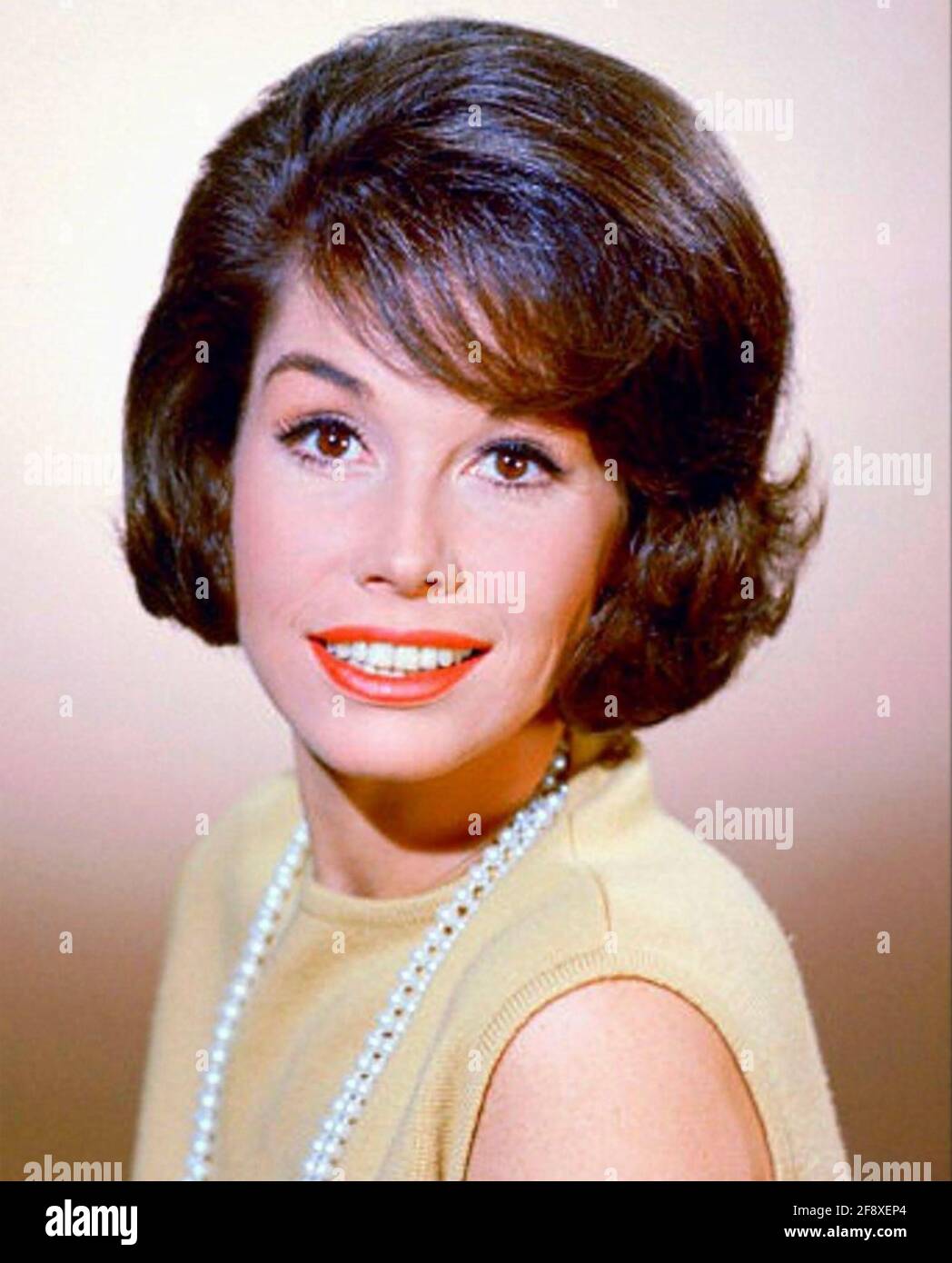 MARY TYLER MOORE (1936-2-017) American film and TV actress about 1965 ...