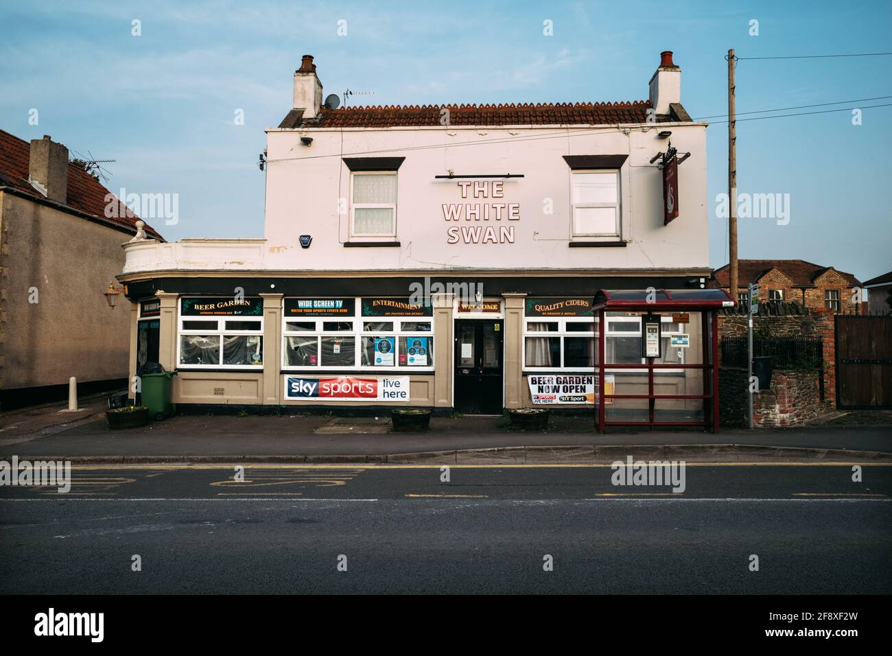 The exterior of The White Swan, 70 North St, Downend, Bristol BS16 5SG (Mar21) Stock Photo