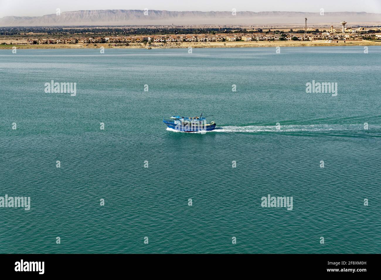 Suez Canal, Am Great Bitter Lake, Egypt Stock Photo - Alamy