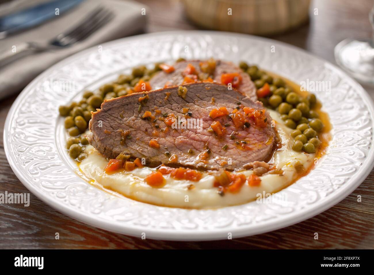Roast Beef With Mashed Potatoes and Peas Stock Photo Alamy