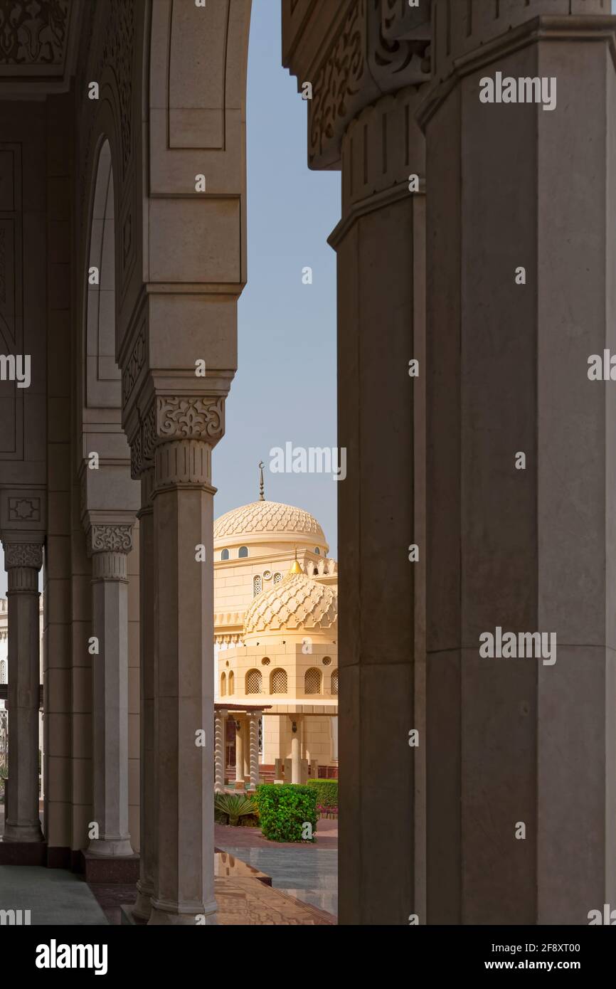 Inner Courtyard, Jumeirah Mosque, Dubai Stock Photo