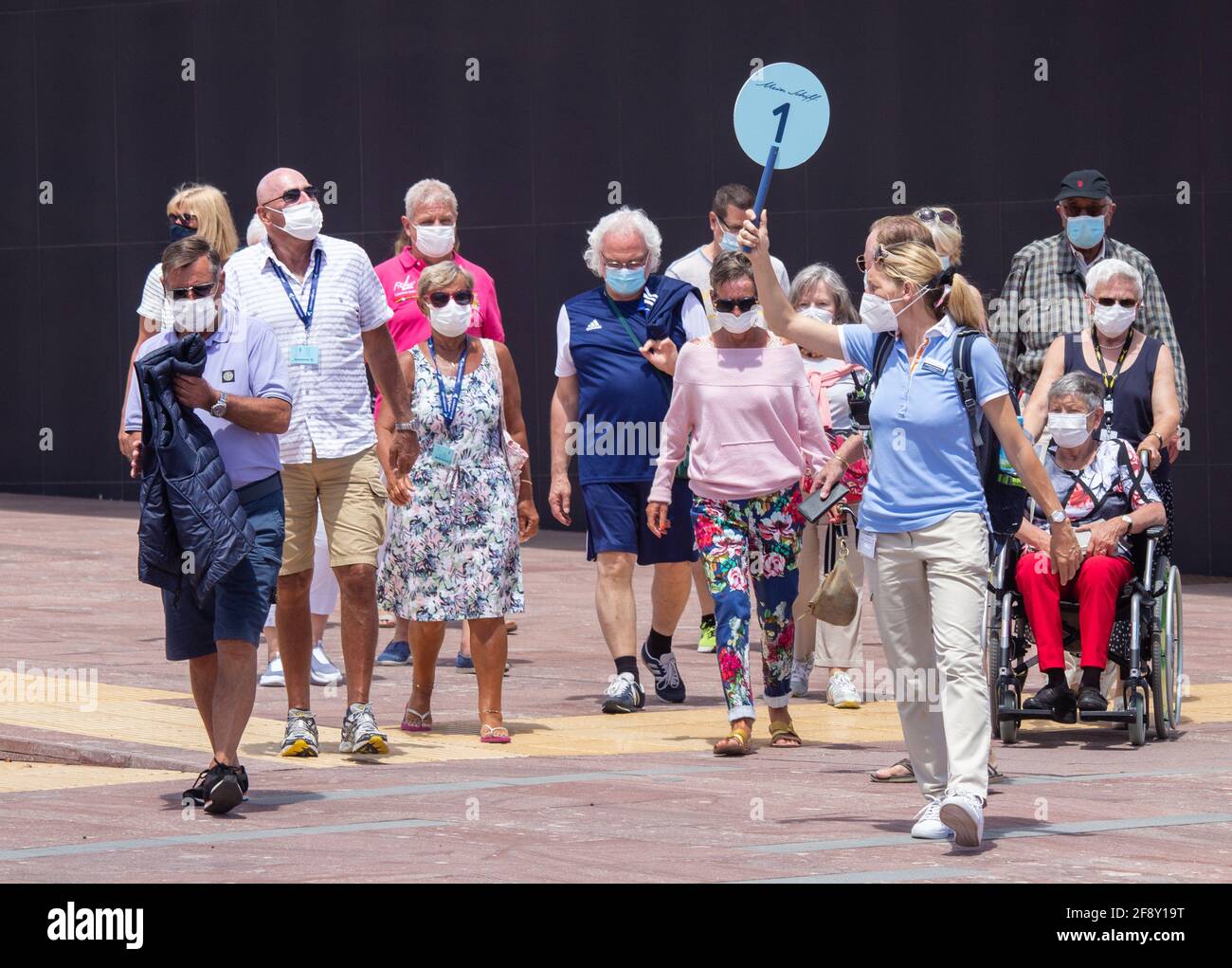 Live guide tour hires stock photography and images Alamy