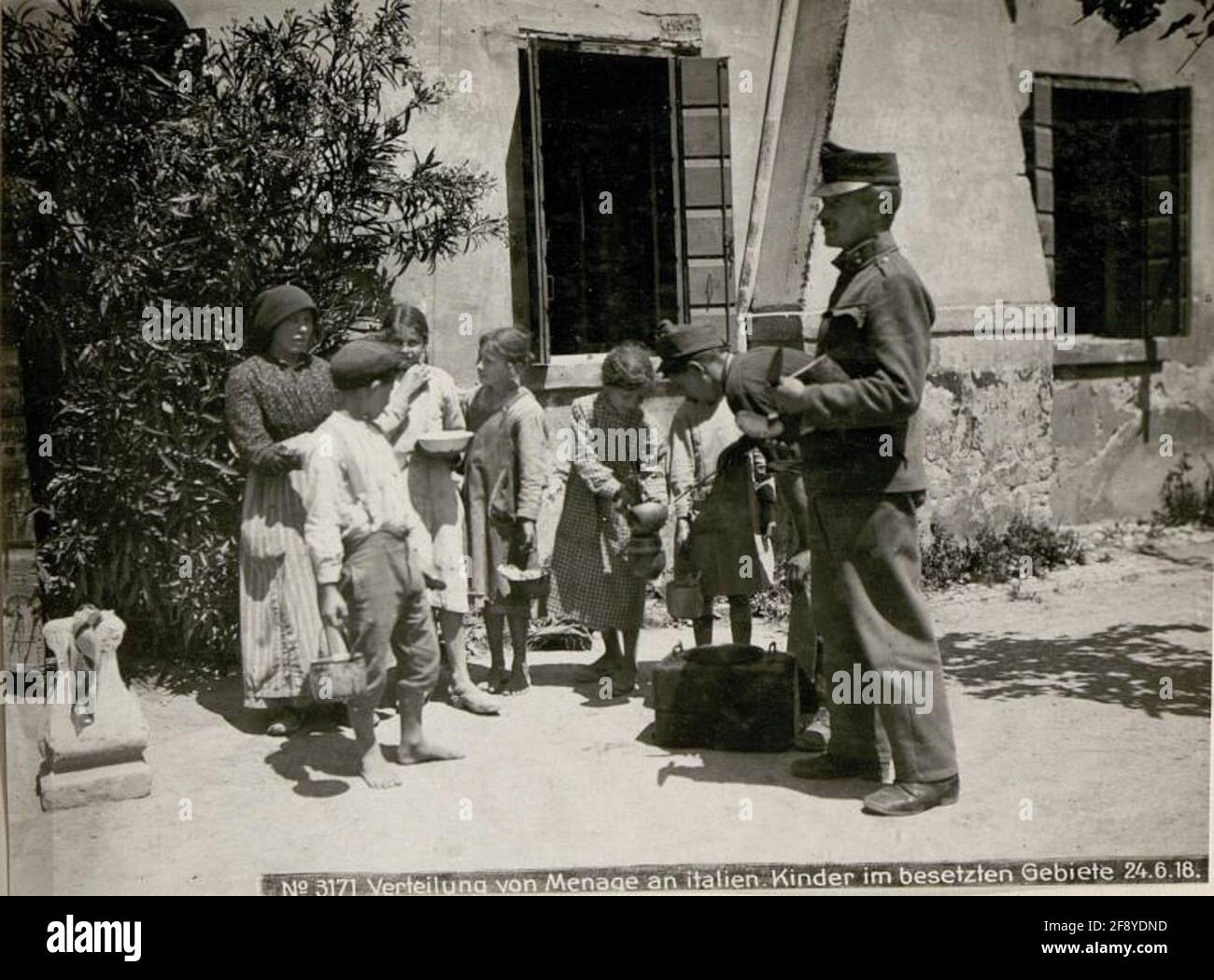 Distribution of Menage to Italy.Children in occupied territories 24.6.18. . Stock Photo