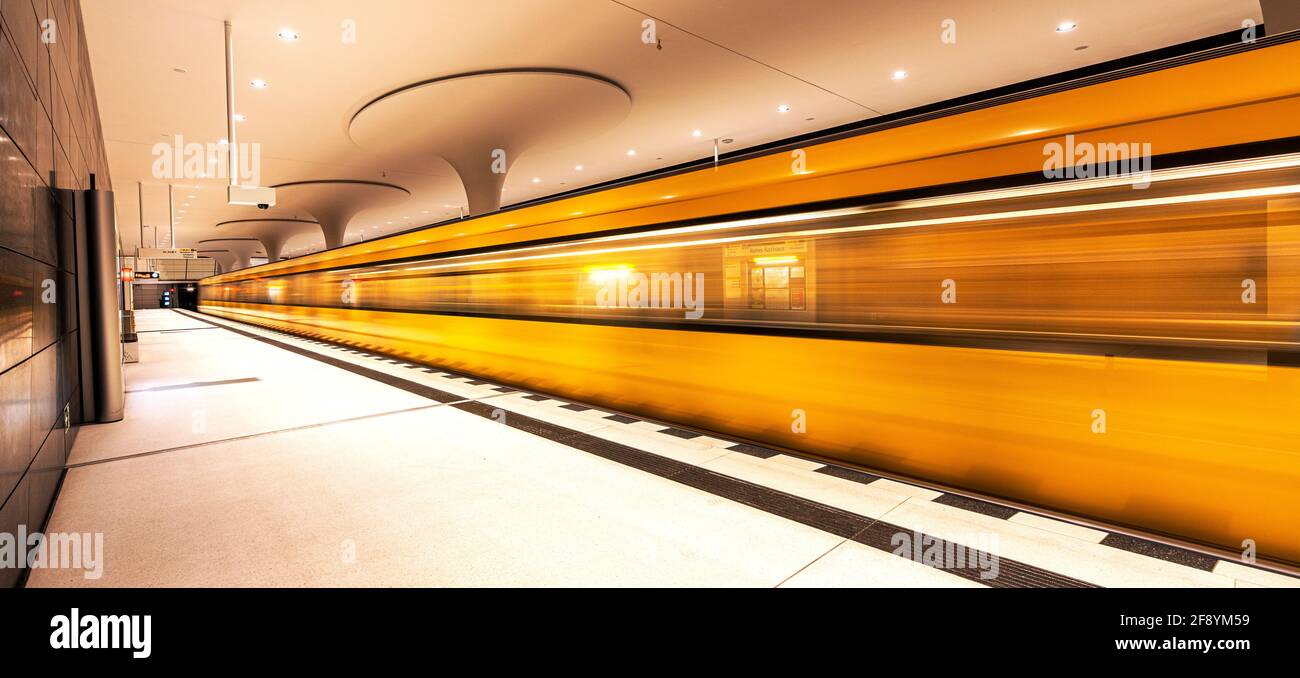 Rotes Rathaus Underground Station In Berlin Stock Photo