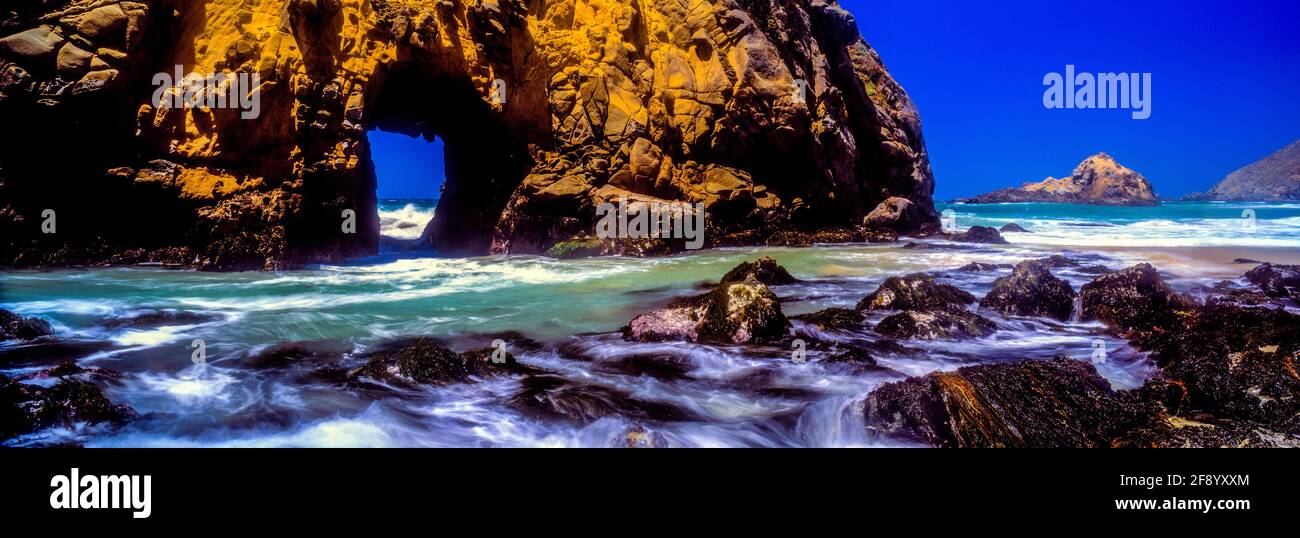 Seascape natural rock arch hi-res stock photography and images - Alamy