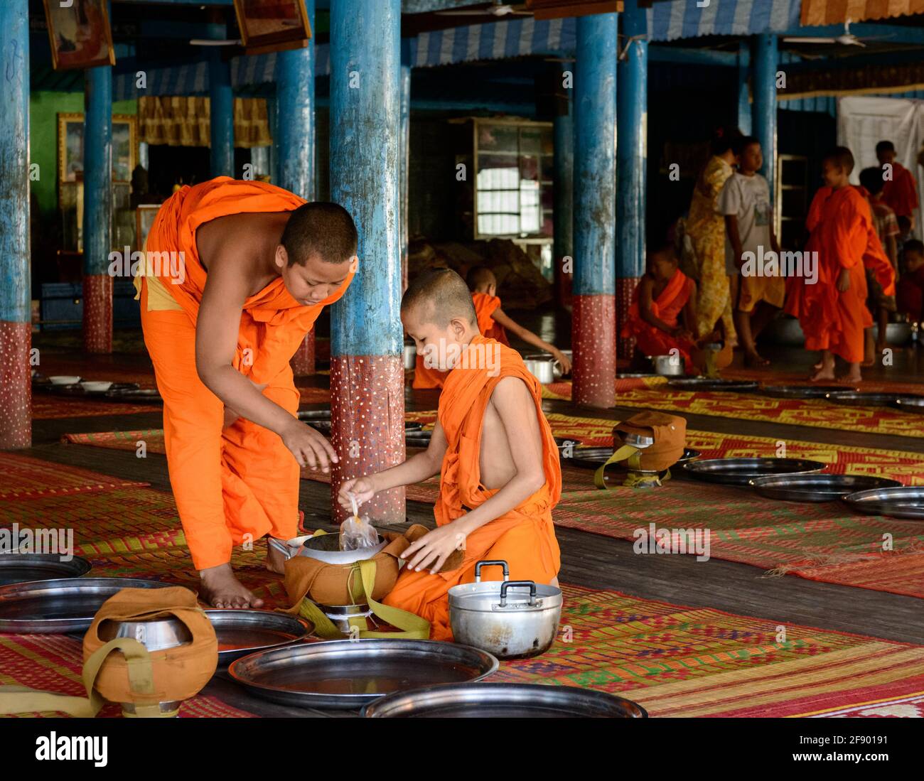 Young monks in training hi-res stock photography and images - Alamy