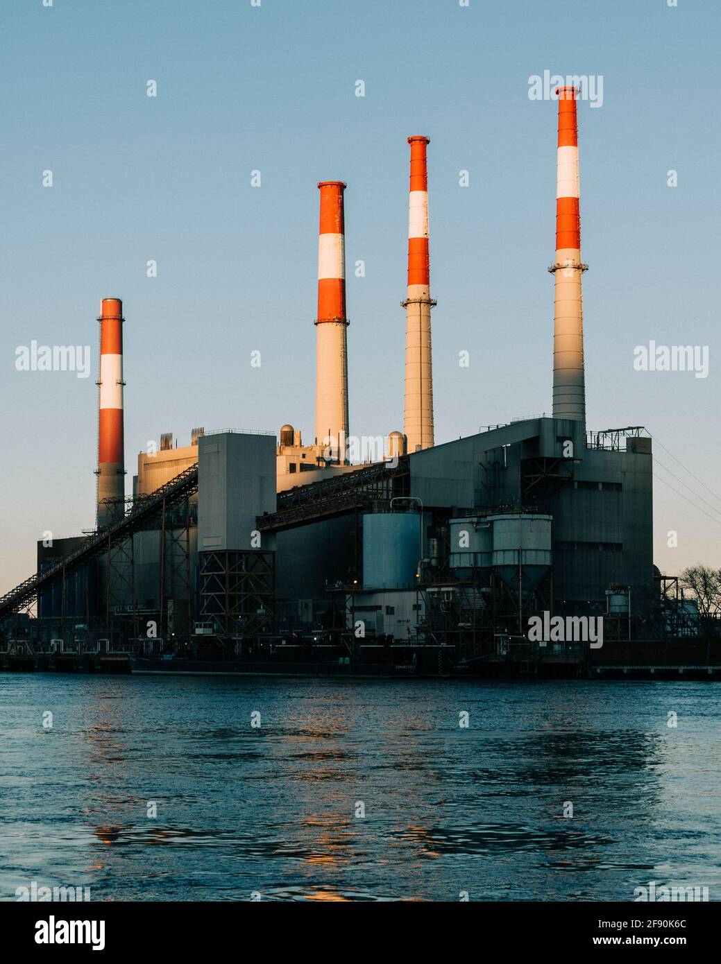 Ravenswood Generating Station, in Queens, New York City Stock Photo Alamy