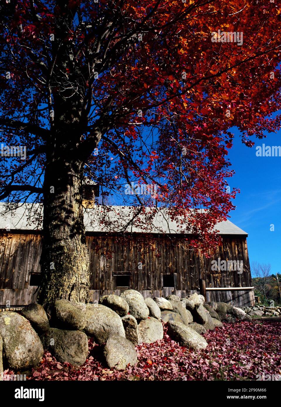 New england barn hi-res stock photography and images - Alamy