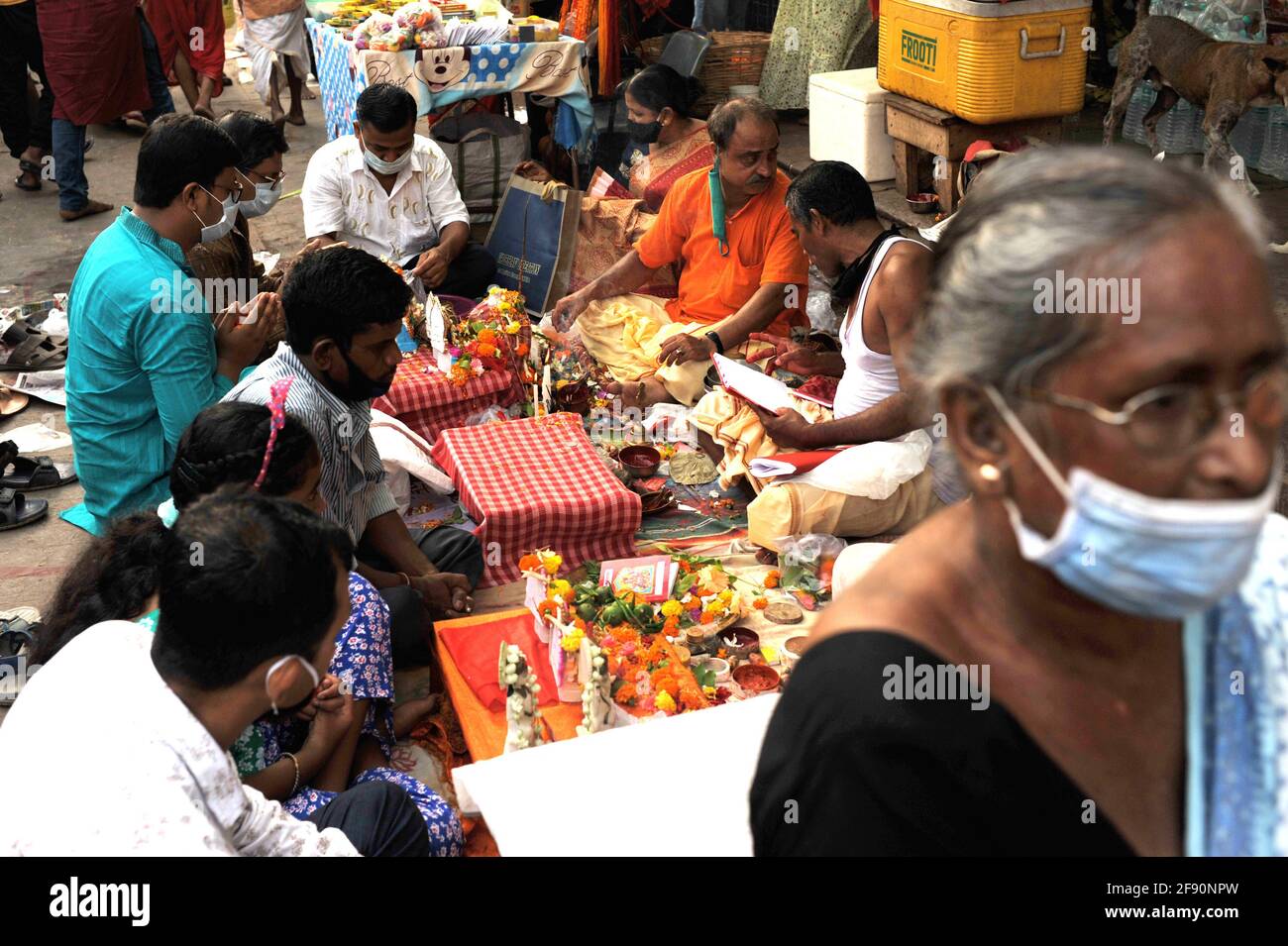 Kolkata, West Bengal, India. 15th Apr, 2021. People buying idols of to