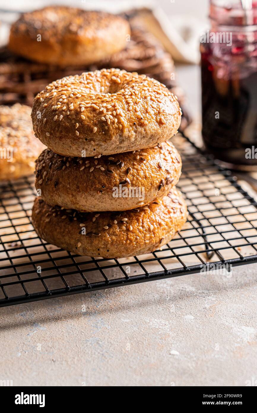 Rack of bagels hi-res stock photography and images - Alamy