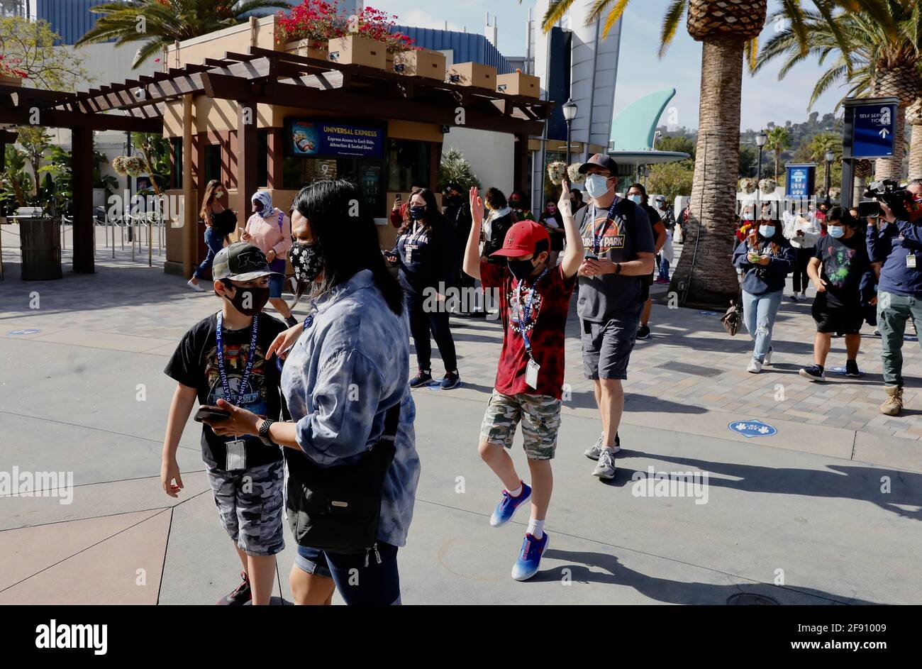 Los Angeles, USA. 15th Apr, 2021. People visit Universal Studios(02)