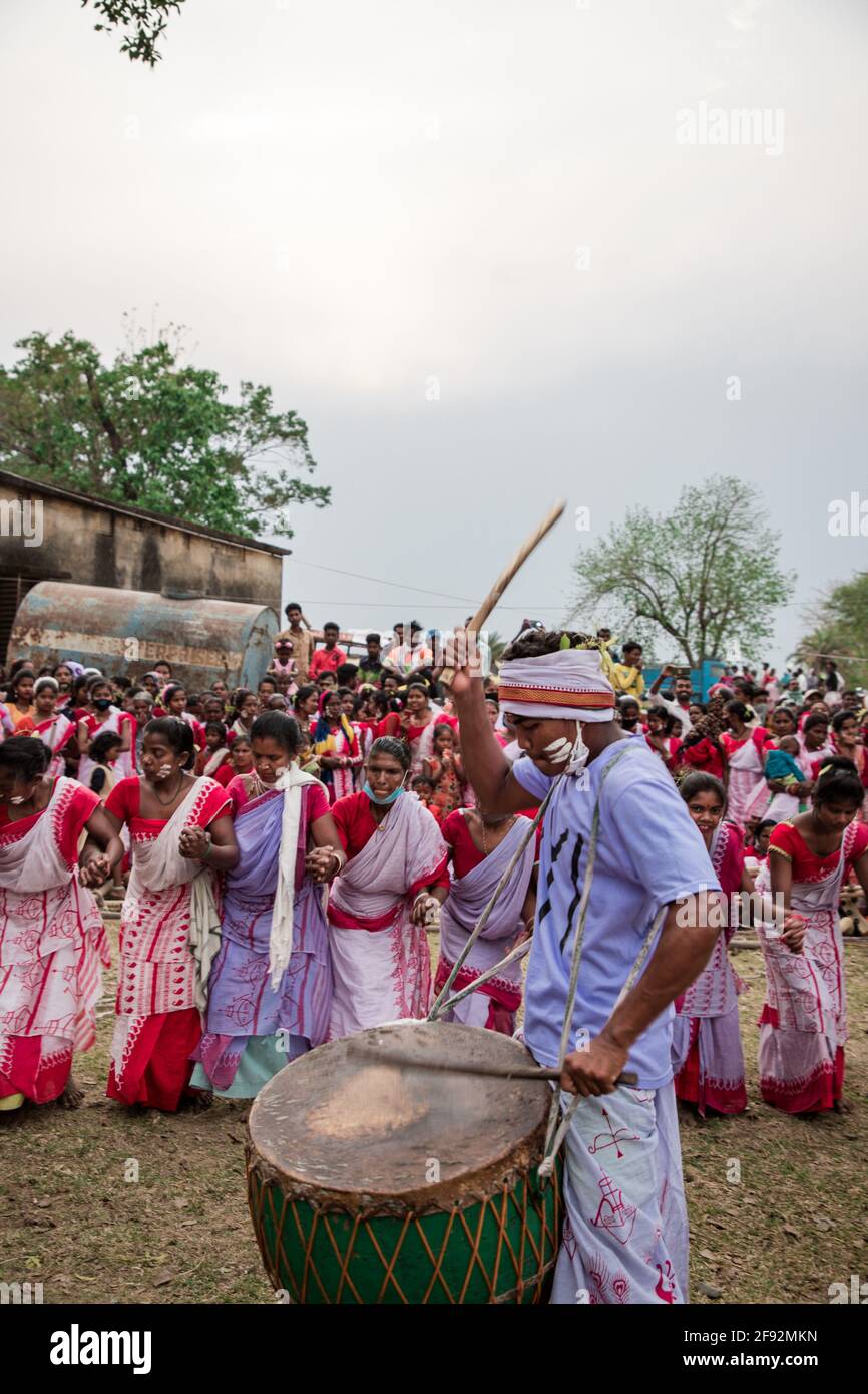 Sarhul Festival Celebrated Amidst Covid 19 Pandemic By Tribes In Jharkhand Sarhul Festival Is One Of The Most Popular Festivals Celebrated Across The Jharkhand Region Sar Refers To Year And Hul Means Set