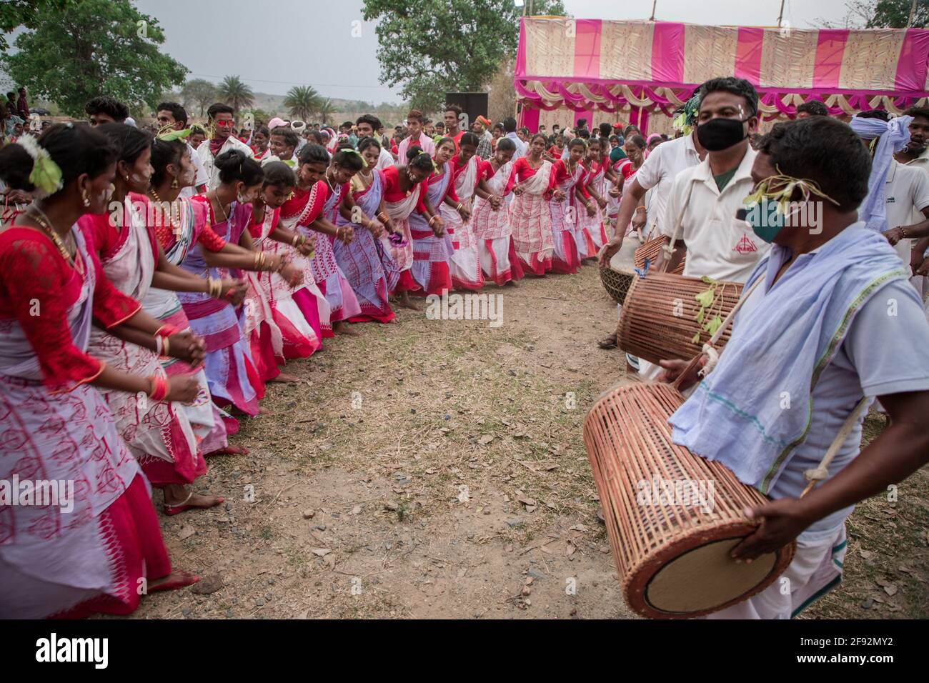 Sarhul Festival Celebrated Amidst Covid 19 Pandemic By Tribes In Jharkhand Sarhul Festival Is One Of The Most Popular Festivals Celebrated Across The Jharkhand Region Sar Refers To Year And Hul Means Set Sarhul Festival Celebrated Amidst Covid 19 Pandemic By Tribes In Jharkhand Sarhul Festival Is One Of The Most Popular Festivals Celebrated Across The Jharkhand Region Sar Refers To Year And Hul Means Set
