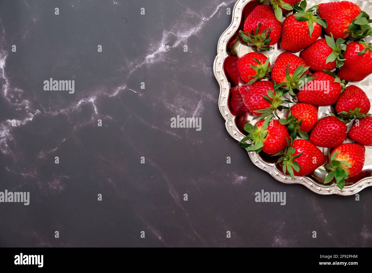 Kitchen summer strawberries hi-res stock photography and images - Alamy