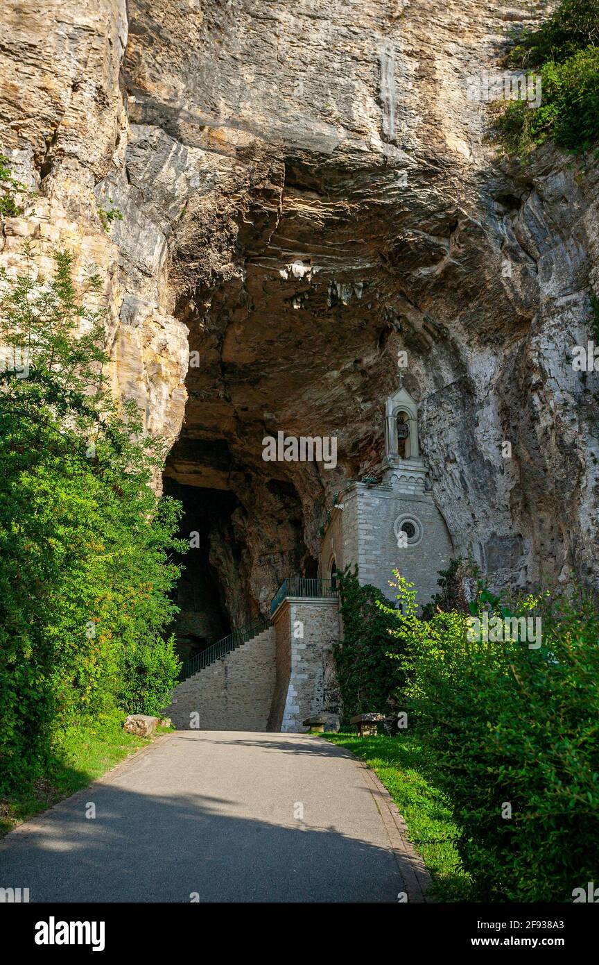 Entrance to the Caves of La Balme, in the commune of Isère de La Balme-les-Grottes. The caves are one of the seven wonders of the Dauphiné. France Stock Photo