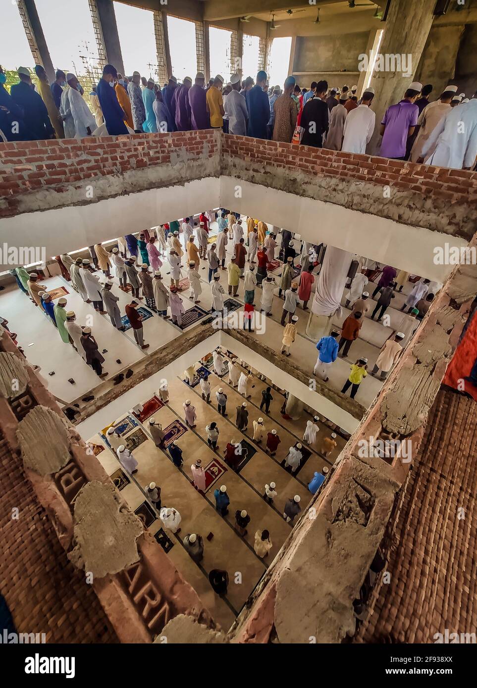 Barishal, Barishal, Bangladesh. 16th Apr, 2021. Despite having lockdown situation in the Country, where atmost 20 people are allowed to take prayer in a Mosque at a time, people don't bother the Govt. Health Protocol and take their Jummah Prayer during Holy Month in Ramadan in a huge number at a Mosque is Barishal city, Bangladesh without maintaining a minimum social distancing and many of them didn't put a mask also. Credit: Mustasinur Rahman Alvi/ZUMA Wire/Alamy Live News Stock Photo