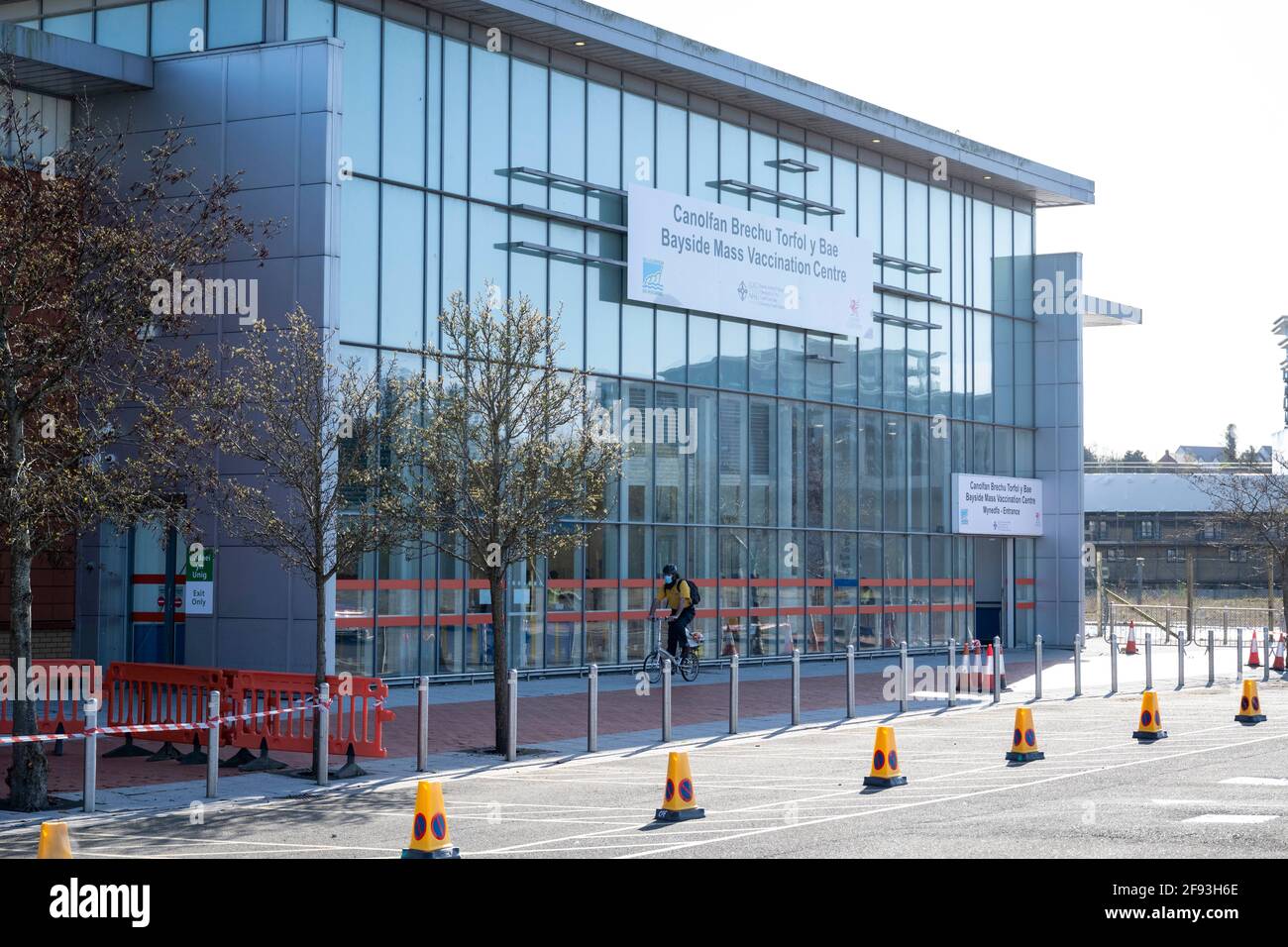 CARDIFF, WALES - MARCH 25: A general view of Bayside mass vaccination centre in Cardiff Bay on March 25, 2021 in Cardiff, Wales. The infection rate ac Stock Photo