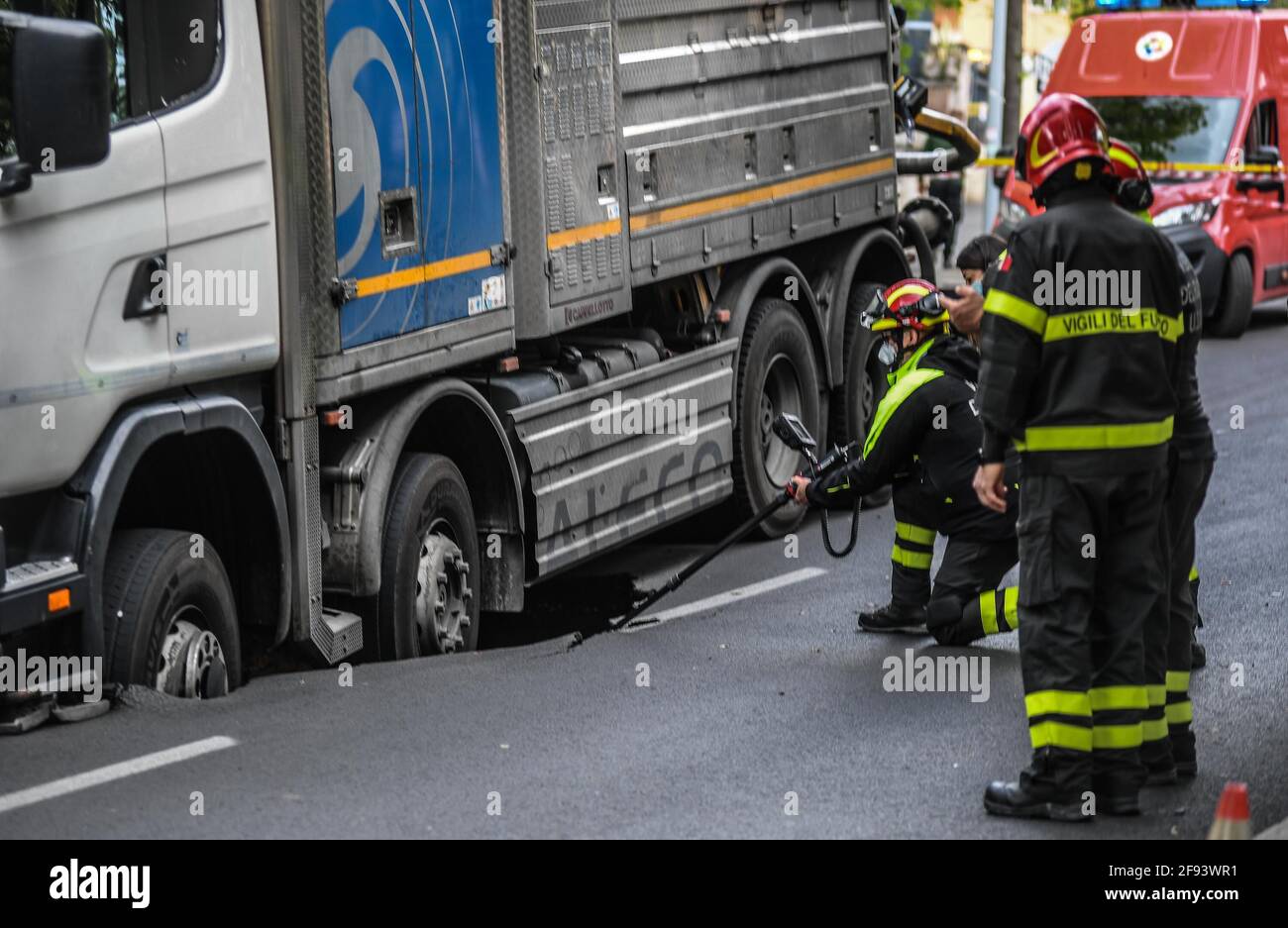 * NO WEB * NO NEWSPAPERS * Rome, Truck sinks into a chasm in Via dei Colli Portuensi. Stock Photo