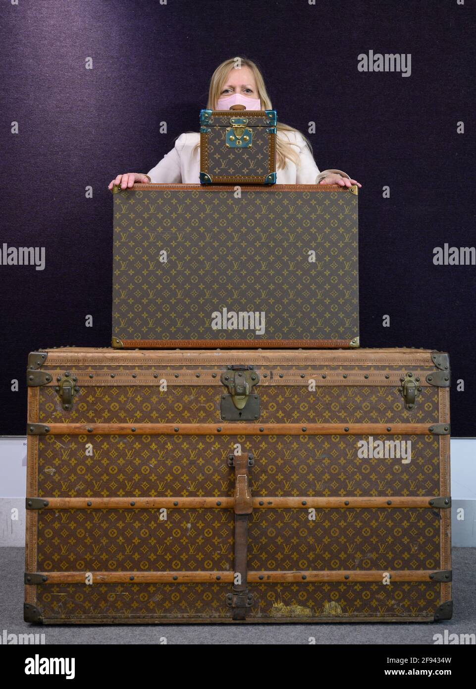 Buy and Estimate Louis Vuitton Trunks - Bagage Collection