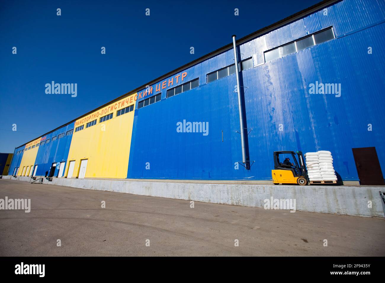 warehouse deal hi-res stock photography and images - Alamy