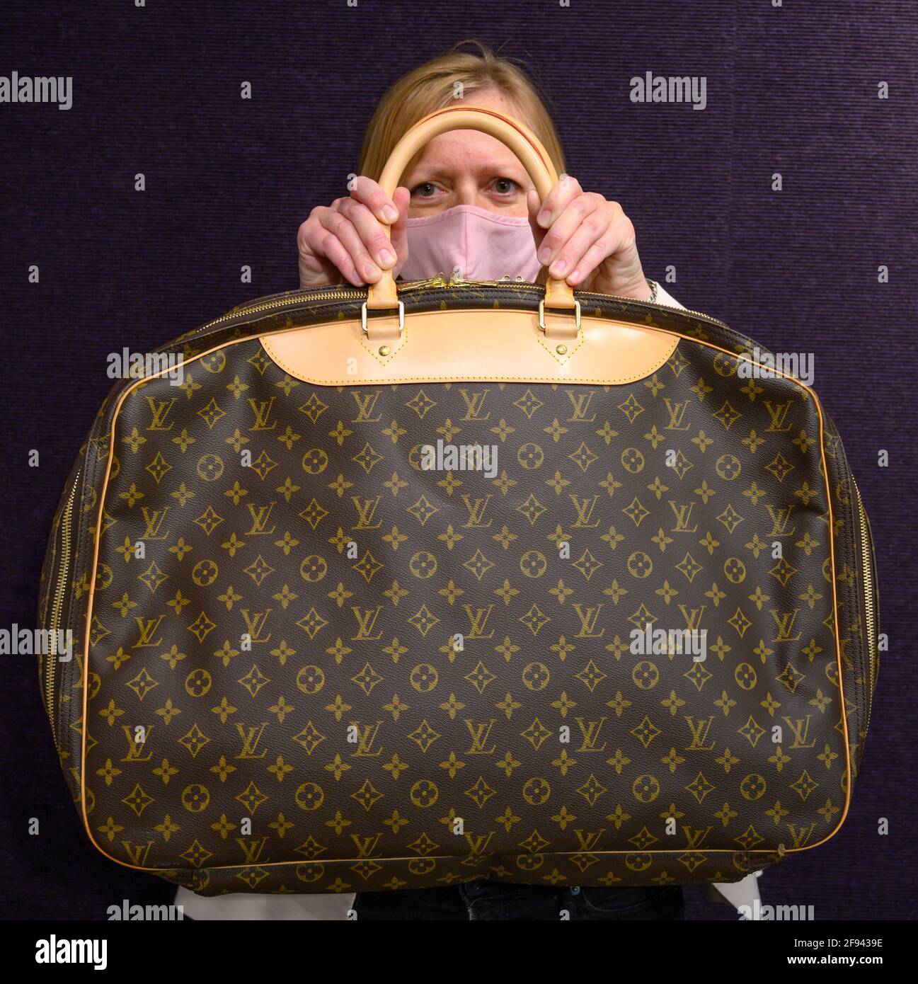 Louis vuitton monogram hi-res stock photography and images - Alamy