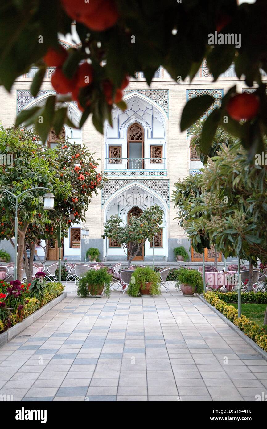 Hotel Abbasi, Persischer Garten, Isfahan, Iran Stock Photo Alamy
