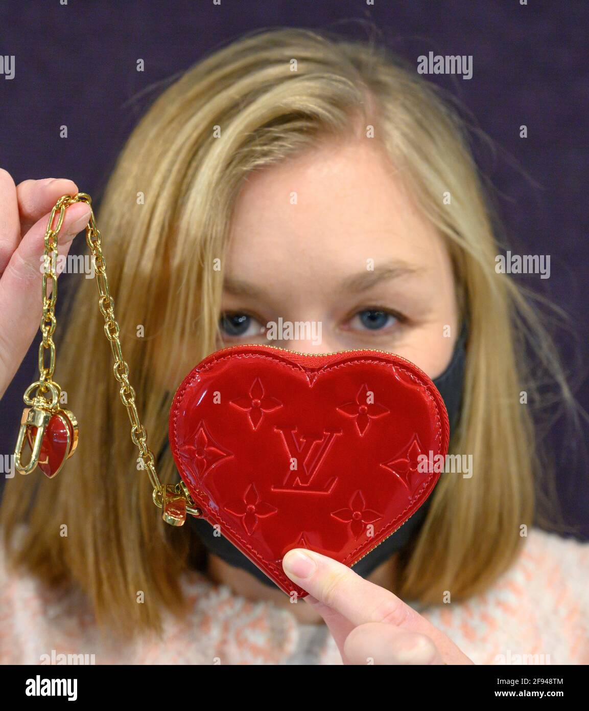 Sold at Auction: LOUIS VUITTON MOMOGRAMMED COEUR HEART COIN CASE