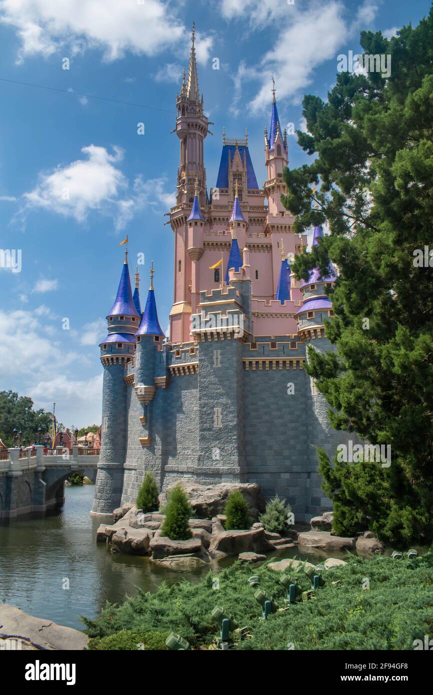 Orlando Florida September 21 Beautiful View Of Cinderella Castle In Magic Kingdom 1 Stock Photo Alamy