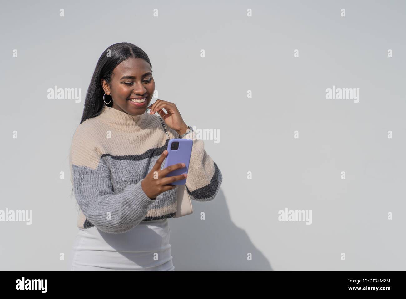 Young black woman hi-res stock photography and images - Alamy