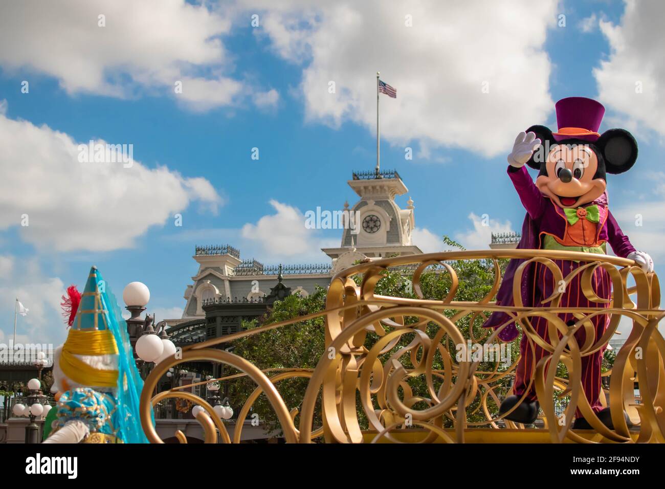 Orlando Florida August 04 Minnie On Halloween Parade Float At Magic Kingdom 471 Stock Photo Alamy