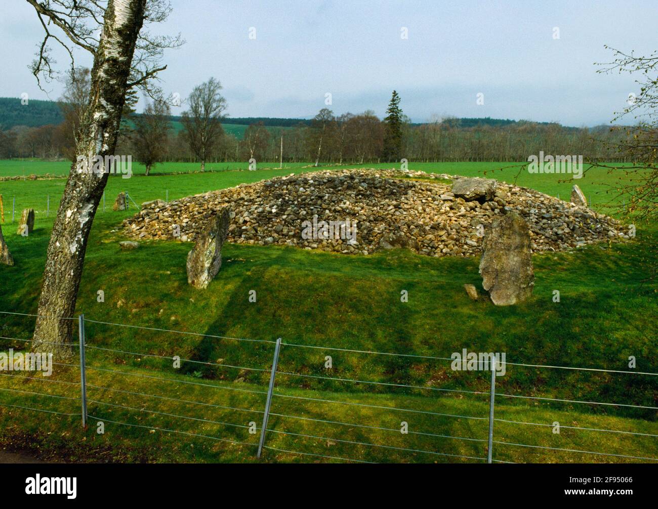 Corrimony Clava-type passage grave, Inverness, Scotland, UK, looking NNW showing the roughly circular cairn surrounded by a ring of 11 standing stones Stock Photo
