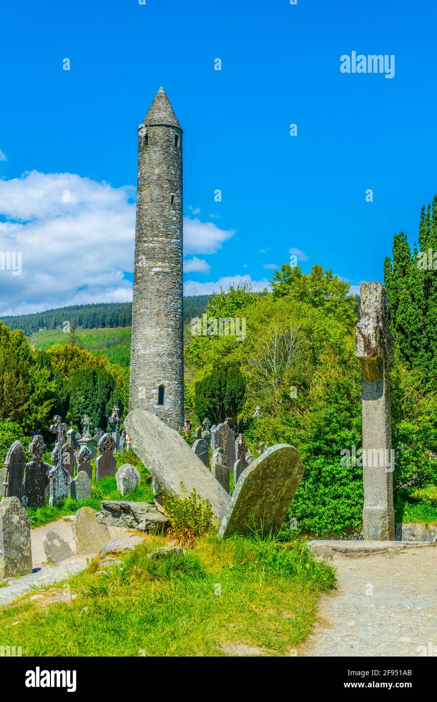 Ancient grave ireland hi-res stock photography and images - Alamy