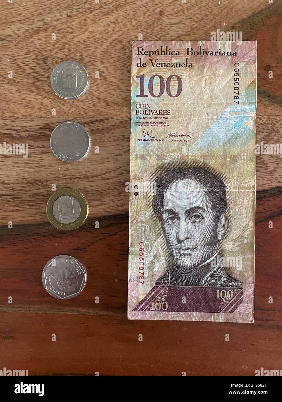 Currency of venezuela hi-res stock photography and images - Alamy