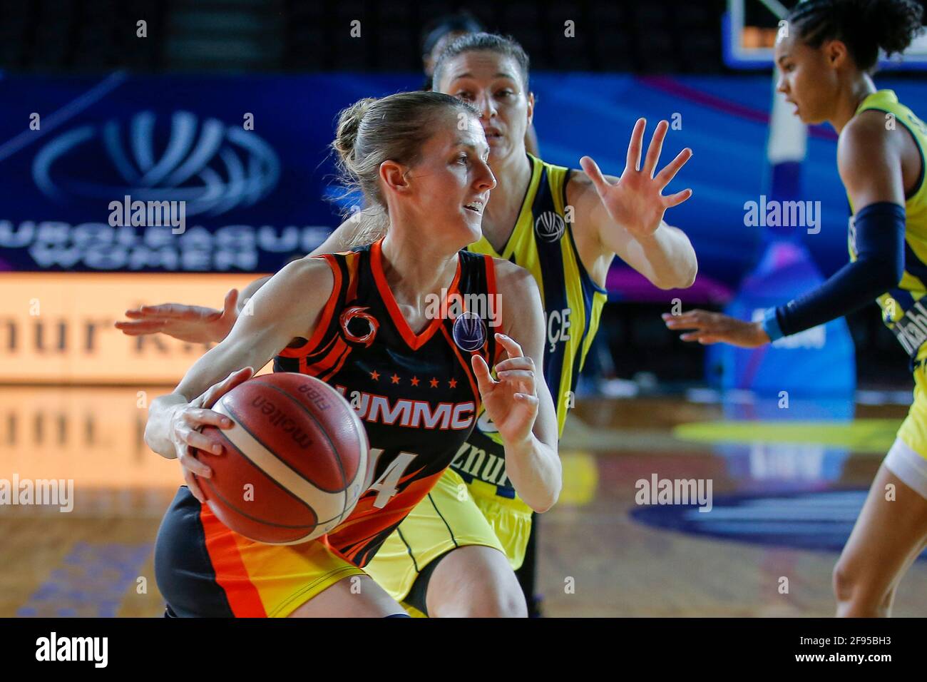 ISTANBUL, Turkey. 16th Apr, 2021: Basketbal: Fenerbahce Oznur Kablo v UMMC Ekaterinburg: Istanboel ISTANBUL, Turkey. 16th Apr, 2021. APRIL 16: Allie Quigley of UMMC Ekaterinburg, Alina Iagupova of Fenerbahce Oznur Kablo during the Euroleague Women Final Four match between Fenerbahce Oznur Kablo and UMMC Ekaterinburg at Volkswagen Arena on April 16, 2021 in Istanbul, Turkey (Photo by /Orange Pictures) Credit: Orange Pics BV/Alamy Live News Stock Photo