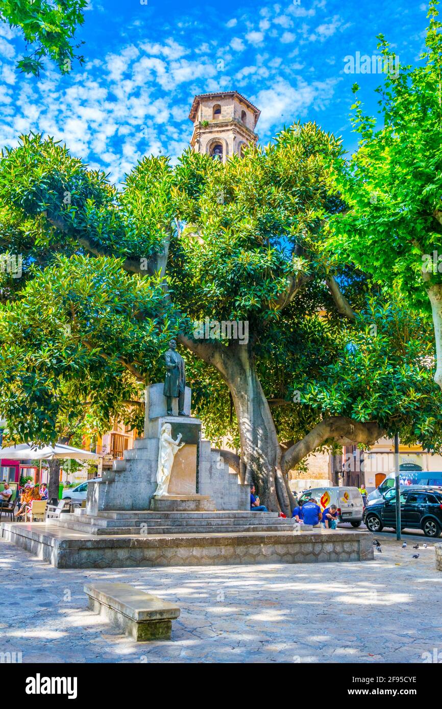 PALMA DE MALLORCA, SPAIN, MAY 18, 2017: Statue of Antonio Maura in Palma de  Mallorca, Spain Stock Photo - Alamy