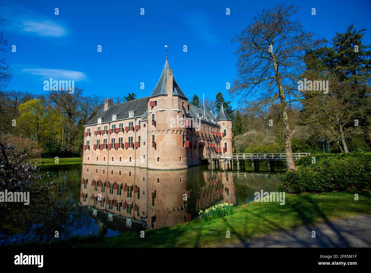 Castle Het Oude Loo In Apeldoorn On April 16 2021 It Is A Hunting Lodge From The 15th Century That Is Located On The Kroondomein Het Loo In Apeldoorn Not Far From