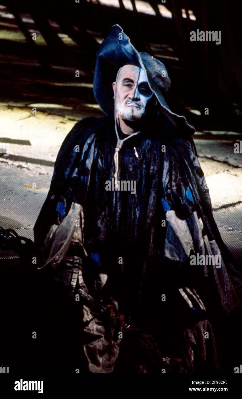 Donald McIntyre (The Wanderer) in SIEGFRIED by Wagner at the The Royal Opera, Covent Garden, London WC2  19/09/1980  conductor: Colin Davis  set design: Josef Svoboda  costumes: Ingrid Rosell  lighting: William Bundy  director: Gotz Friedrich Stock Photo