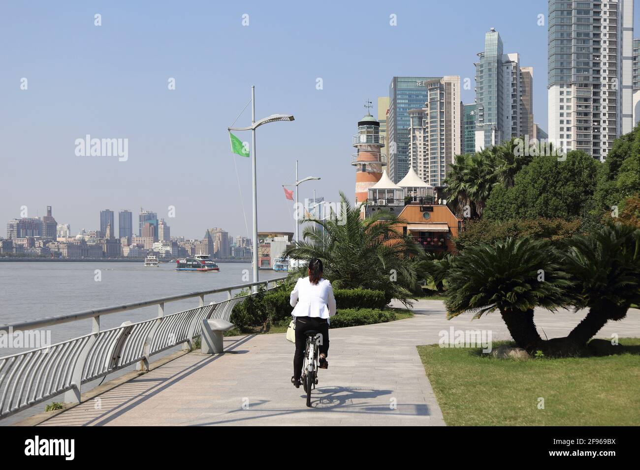 Walkway pudong shanghai china hi-res stock photography and images - Alamy