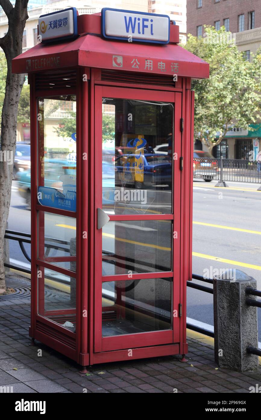 China phone booth hi-res stock photography and images - Alamy