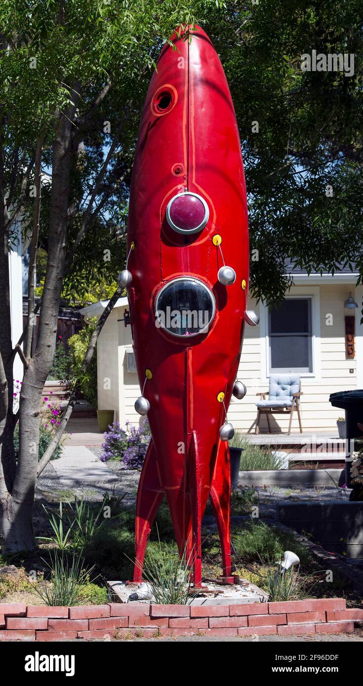 Sebastopol, California, USA. 16th Apr, 2021. The junk art assemblages from Patrick Amiot and Brigette Laurent make their front yard and those of their neighbors on Florence Avenue an open air gallery of visual art. There are several dozen sculptures on Florence Avenue and several hundred more scattered about in the town of Sebastopol some 50 miles north of San Francisco. Credit: Brian Cahn/ZUMA Wire/Alamy Live News Stock Photo