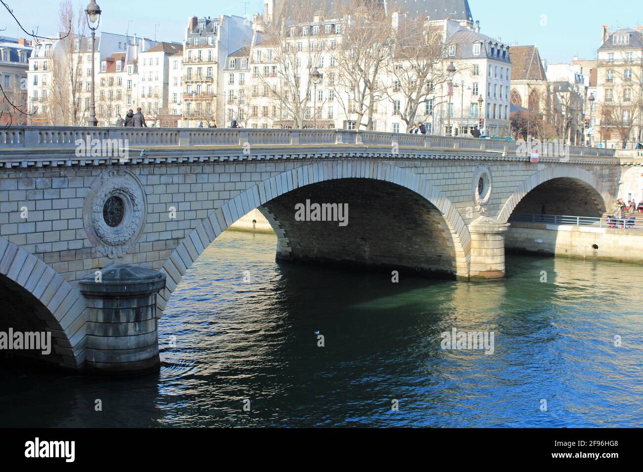 Paris pont sur la Seine Stock Photo - Alamy