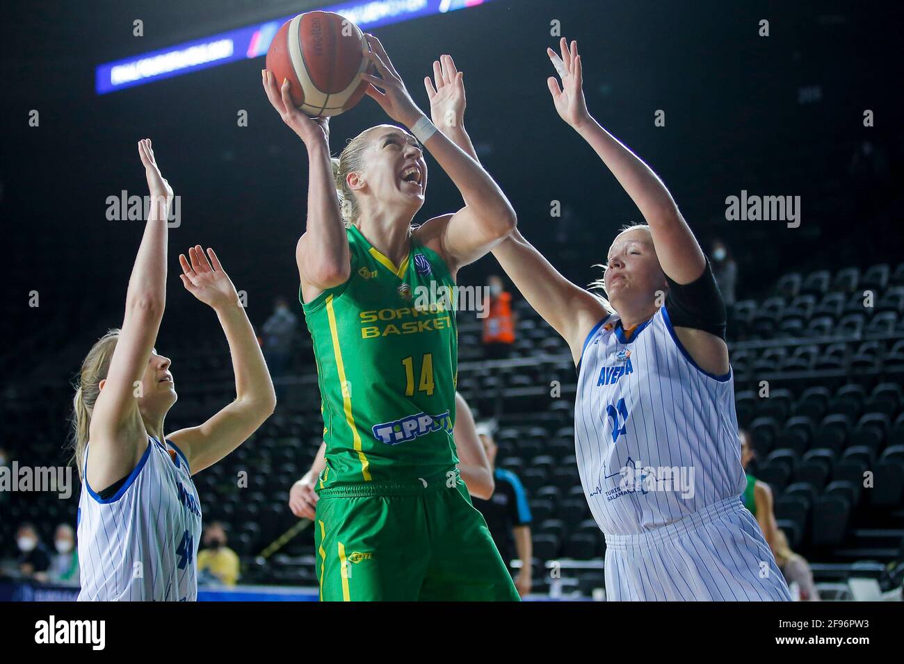 ISTANBUL, TURKEY - APRIL 16 2021, 16-04-2021: Basketbal: Perfumerias Avenida v Sopron Basket: Istanboel ISTANBUL, TURKEY - APRIL 16: Bernadett Hatar of Sopron Basket, Emese Hof of Perfumerias Avenida during the Euroleague Women Final Four match between Sopron Basket and Perfumerias Avenida at Volkswagen Arena on April 16, 2021 in Istanbul, Turkey (Photo by /Orange Pictures) Stock Photo