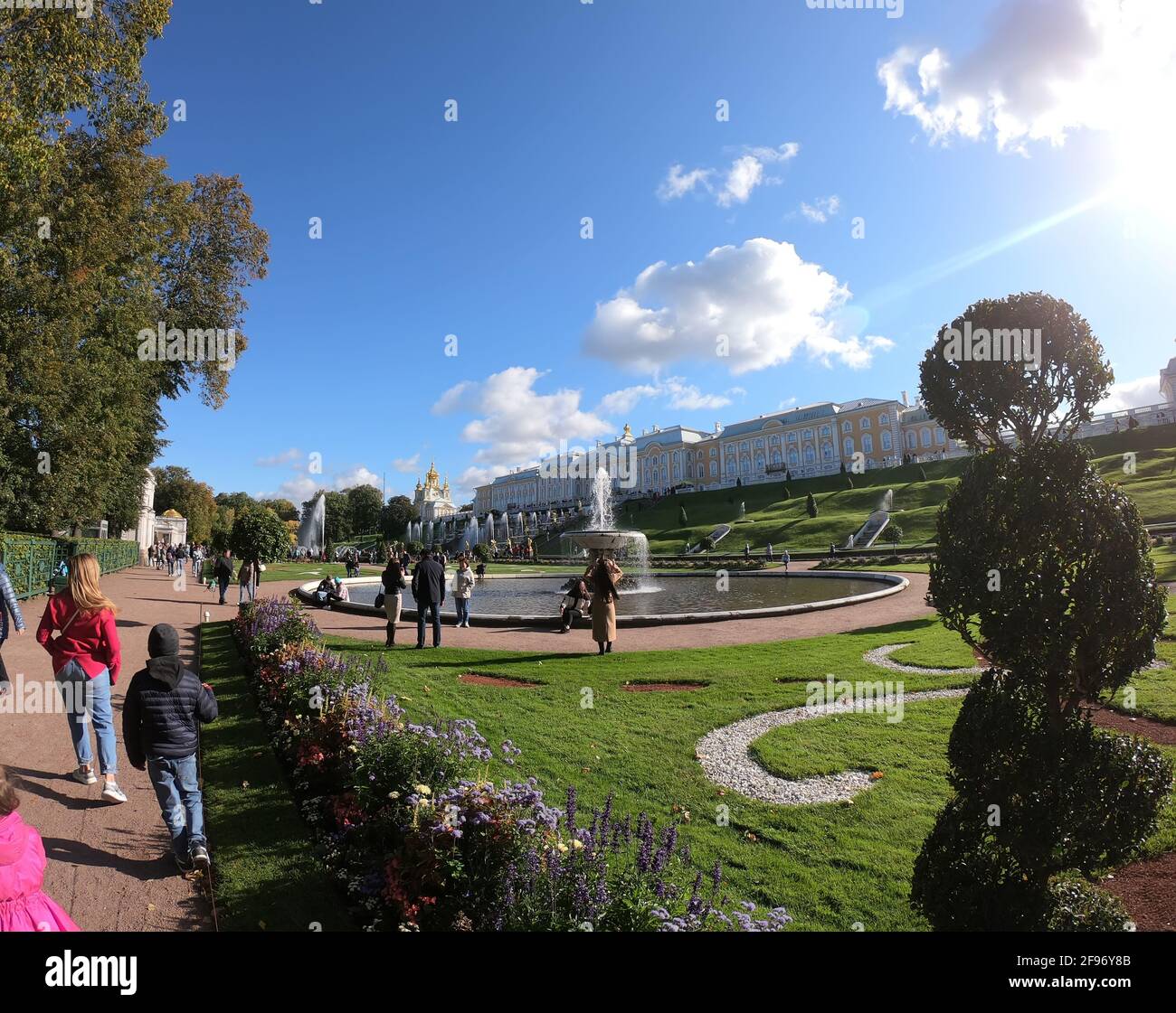 Peterhof Castle, with the gardens and water fountains with the water ...