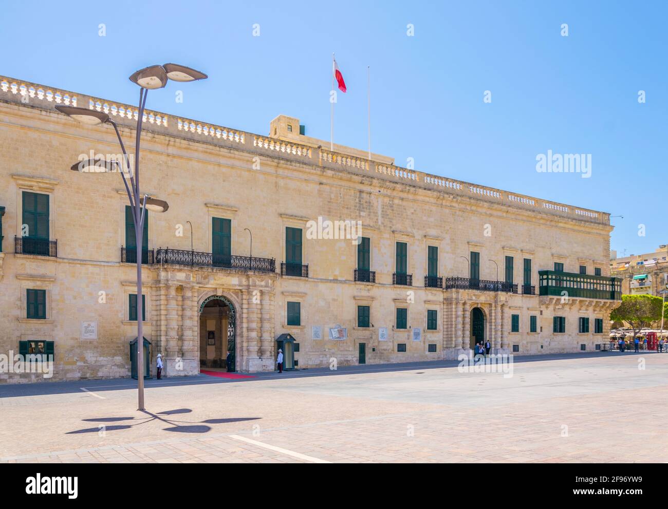 File:Grandmaster's Palace, Malta (41637543714).jpg - Wikimedia Commons