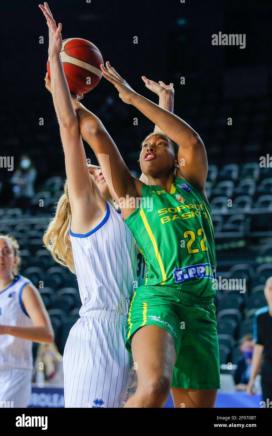 ISTANBUL, TURKEY - APRIL 16 2021, 16-04-2021: Basketbal: Perfumerias Avenida v Sopron Basket: Istanboel ISTANBUL, TURKEY - APRIL 16: Emese Hof of Perfumerias Avenida, Megan Walker of Sopron Basket during the Euroleague Women Final Four match between Sopron Basket and Perfumerias Avenida at Volkswagen Arena on April 16, 2021 in Istanbul, Turkey (Photo by /Orange Pictures) Stock Photo